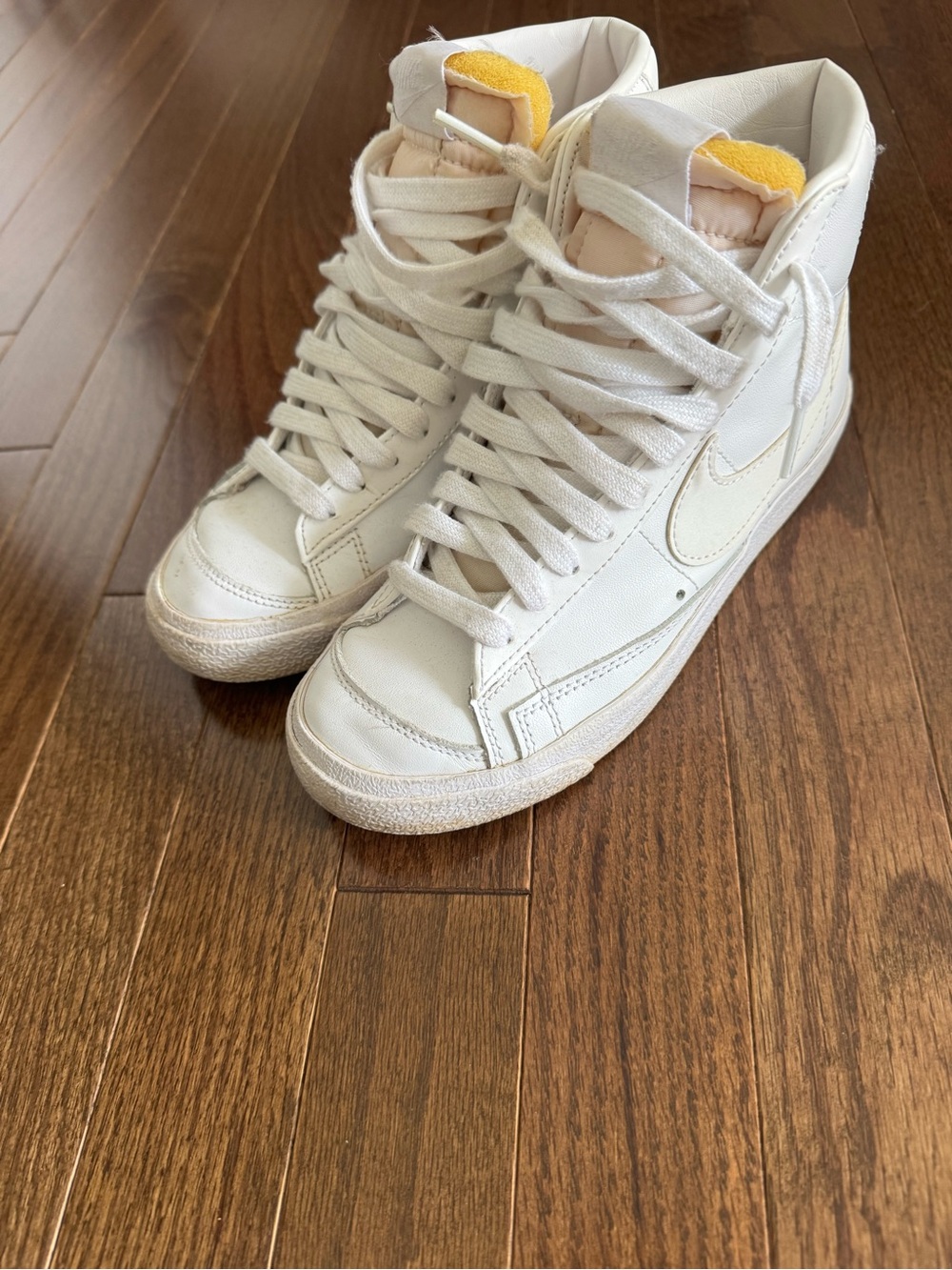 Nike Women’s Blazer ‘77 triple white size 5